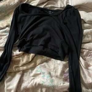 this is a long sleeve crop top from shein, it goes good with any outfit!